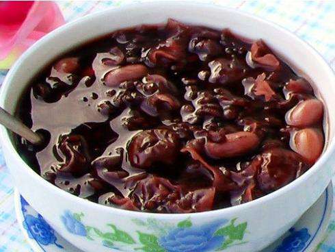 红枣黑米粥的功效与作用 红枣黑米粥的做法