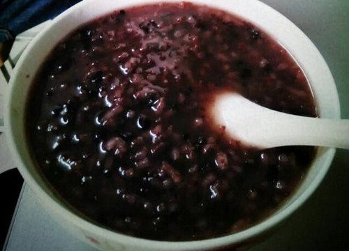 红枣黑米粥的功效与作用 红枣黑米粥的做法