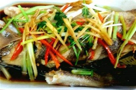 清蒸鲈鱼详细的烹饪做法