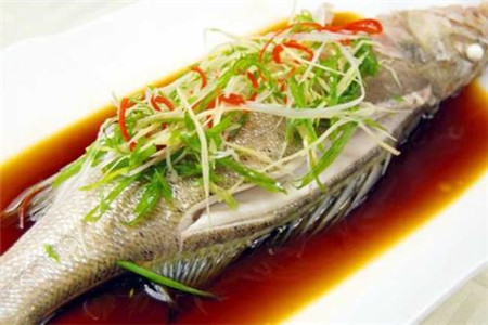 清蒸鲈鱼详细的烹饪做法