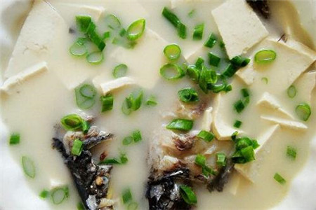 鲫鱼豆腐汤浓白美味的做法