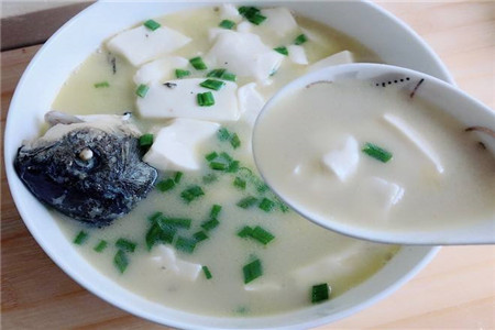 鲫鱼豆腐汤浓白美味的做法